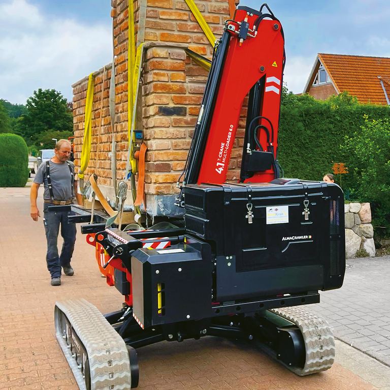 Alma Crawlerin tela-alustaiset kuljettimet ovat modernin ajan ratkaisuja lähes kaikenlaisten kuormien siirtämiseen myös hankalissa maastoissa ja vaativissa olosuhteissa.