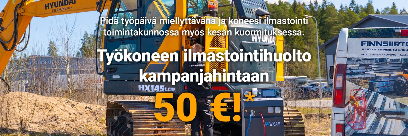 Telakoneen mekaanikko tekee ilmastointihuoltoa kenttäolosuhteissa.