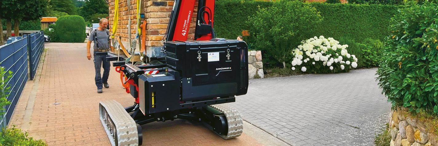 Alma Crawlerin tela-alustaiset kuljettimet ovat modernin ajan ratkaisuja lähes kaikenlaisten kuormien siirtämiseen myös hankalissa maastoissa ja vaativissa olosuhteissa.