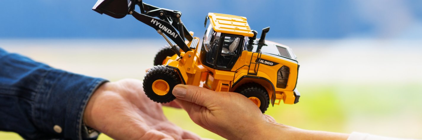 Ostaja ja myyjä kauppasopimusehtosivun pääkuvissa