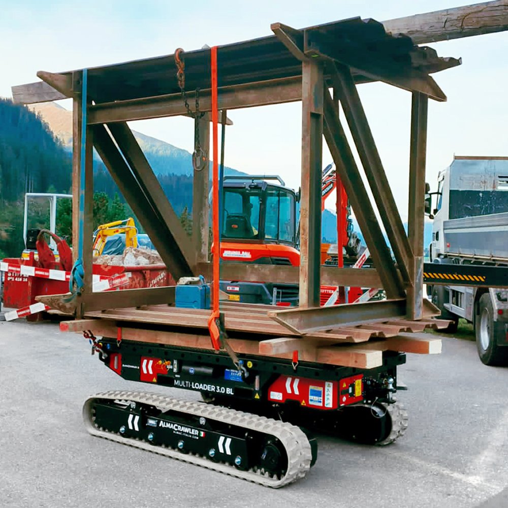 Tela-alustaiset Alma Crawler Multi-Loader -kuljettimet ovat tehokkaita työkoneita kaikenlaisten kuormien siirtämiseen myös hankalissa maastoissa ja vaativissa olosuhteissa.