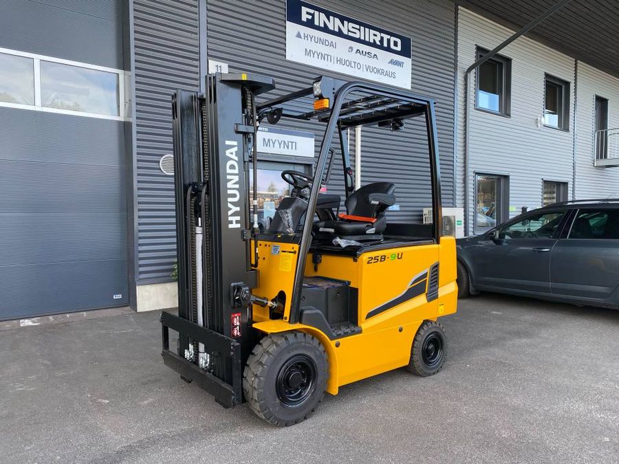 Hyundai 25B-9U UUSI MALLI!