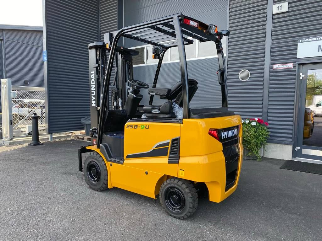 hyundai-25b-9u-uusi-malli,6f26e0dc.jpg