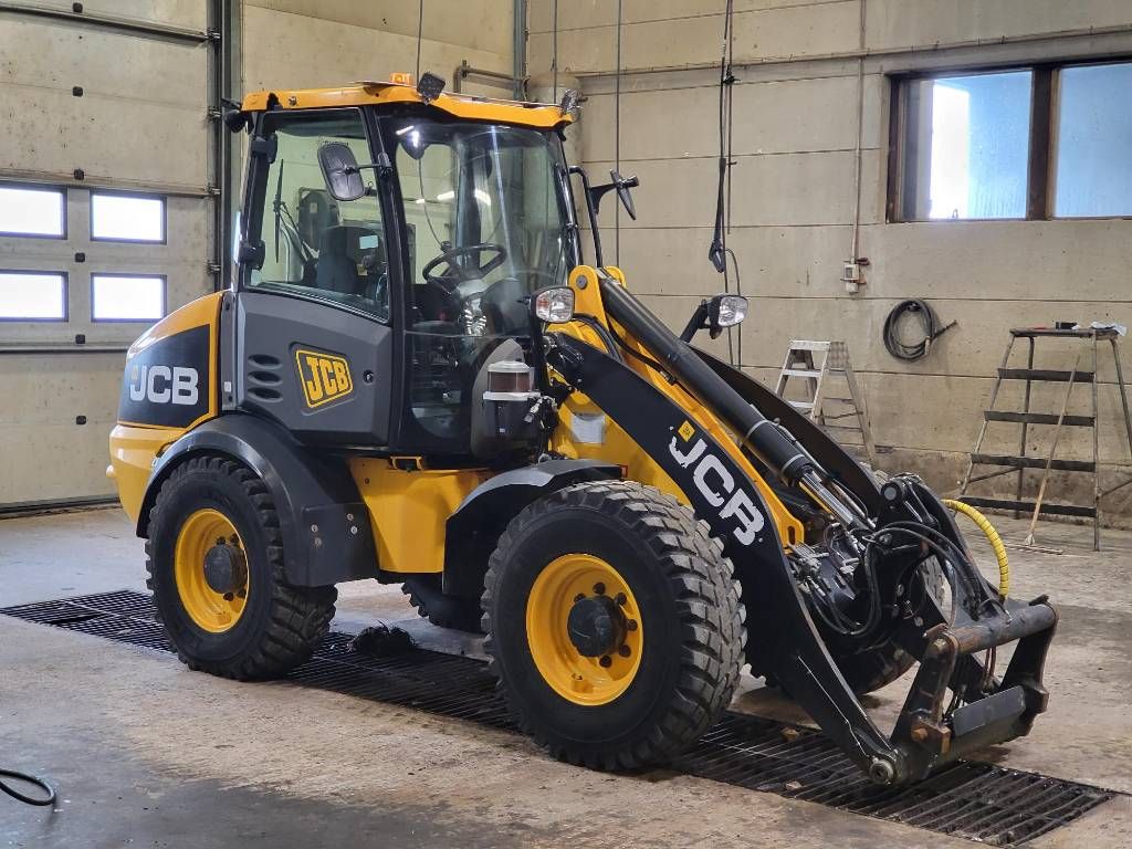 jcb-409,64464965.jpg