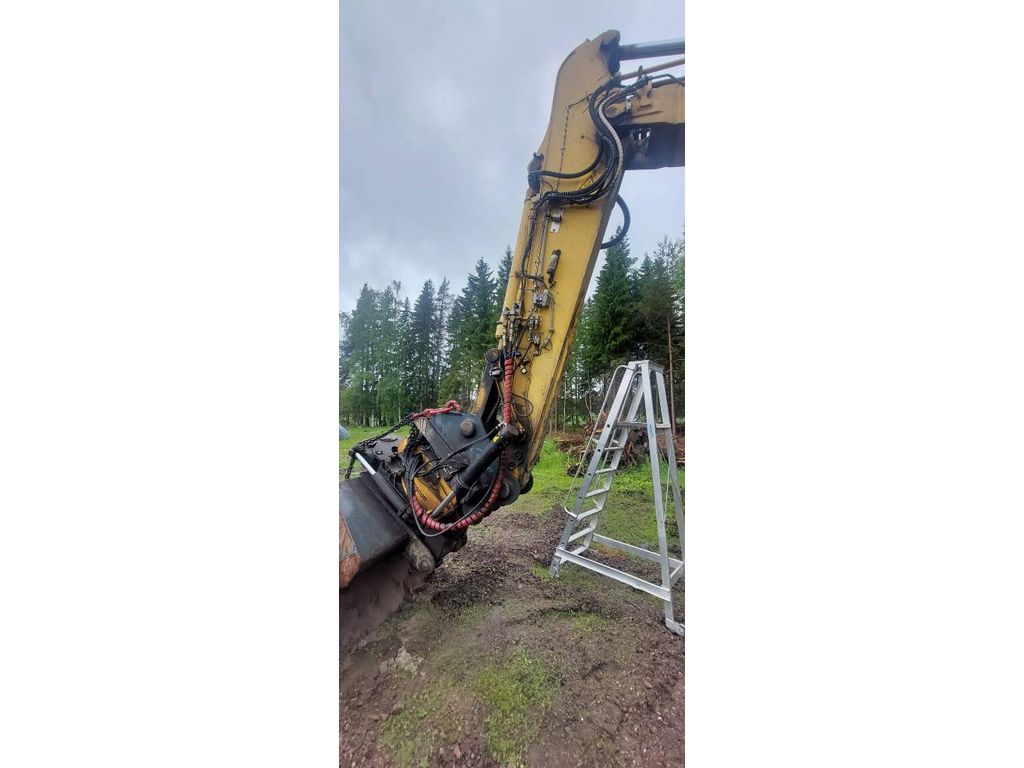 komatsu-pc-228-uslc,17332ccf.jpg
