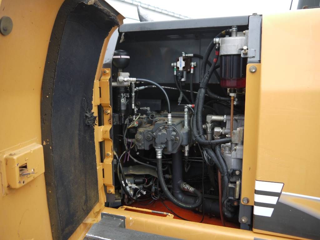 case-cx-130-b,6914328e.jpg