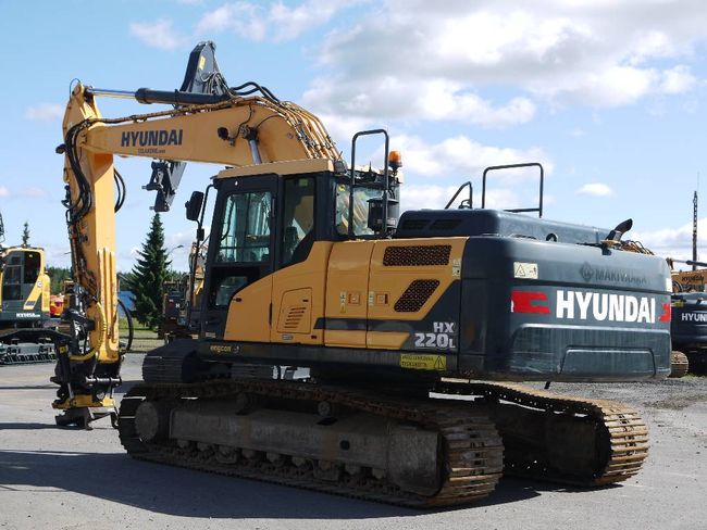 Hyundai HX 220 L