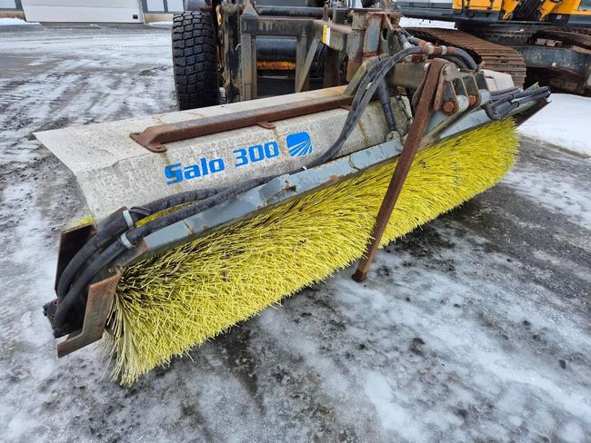 Salo 300 Avoharja