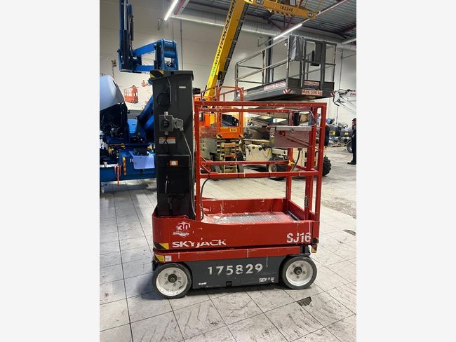 SkyJack SJ 16