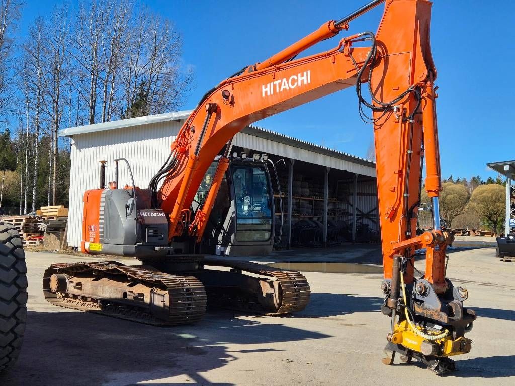 hitachi-zx-225-us-lc-3,39355227.jpg