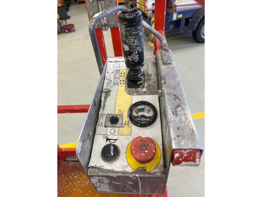 skyjack-sj-16,121ce061.jpg