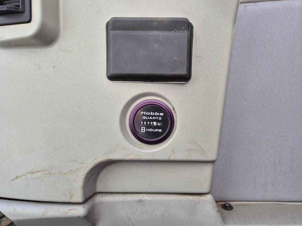 hyundai-r-160-lcd-7,0b49037f.jpg