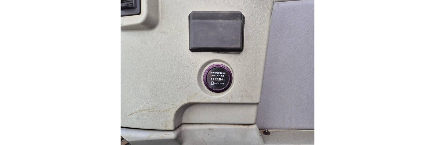 hyundai-r-160-lcd-7,0b49037f.jpg