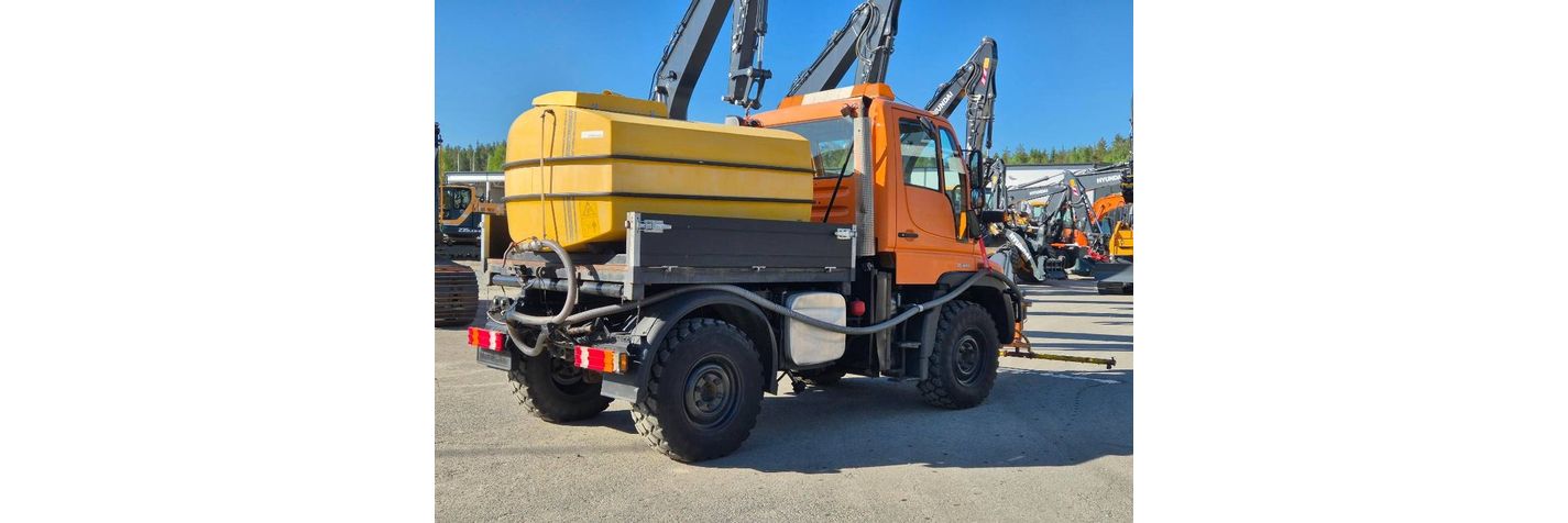 unimog-u-300,42fe1fe0.jpg