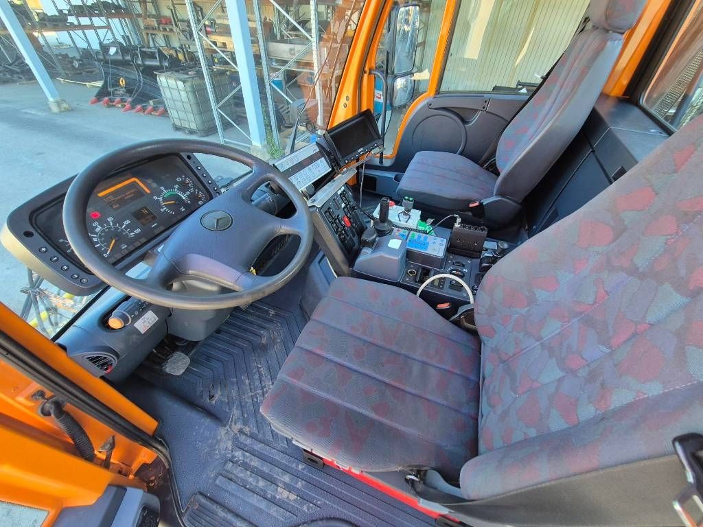 unimog-u-300,d8302860.jpg