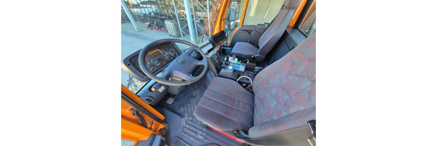 unimog-u-300,d8302860.jpg