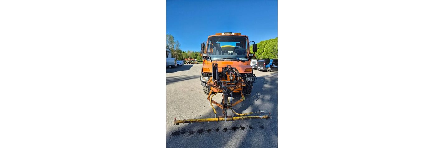 unimog-u-300,e9e43f30.jpg