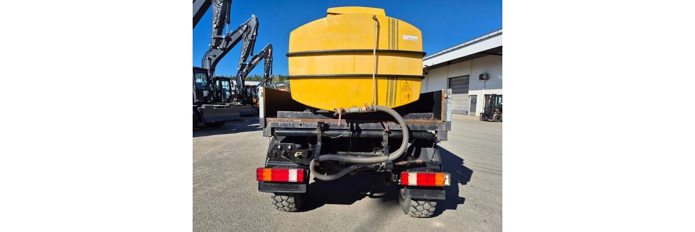unimog-u-300,b8a4a2e0.jpg