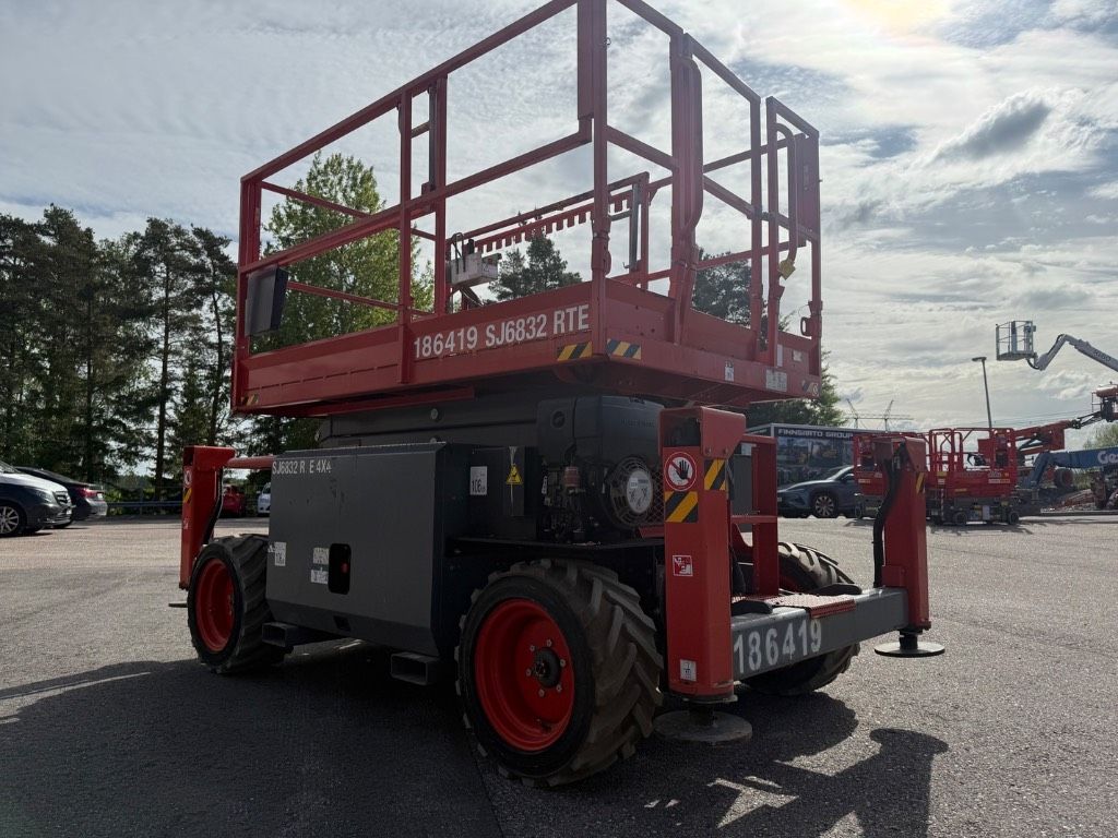 skyjack-sj-6832-rte,ef9899fb.jpg