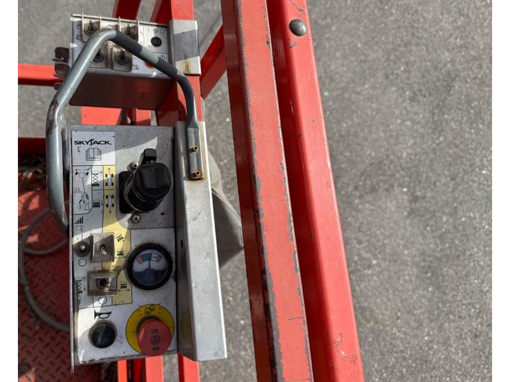skyjack-sj-6832-rte,1330de85.jpg