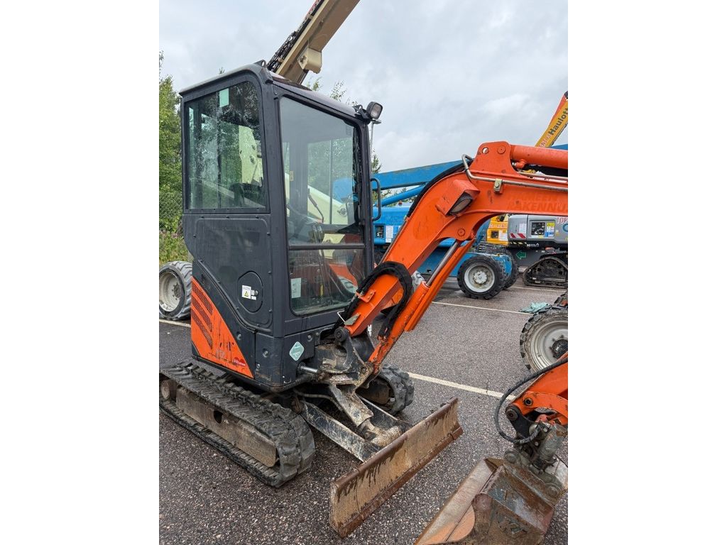 hitachi-zx-17-u-2,c8bf1f10.jpg