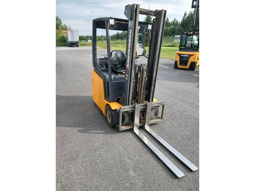 jungheinrich-efg-215-akku-vm20,5d5bf22f.jpg