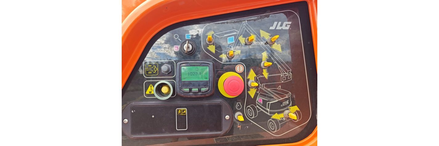 jlg-520-aj,f6432f8d.jpg