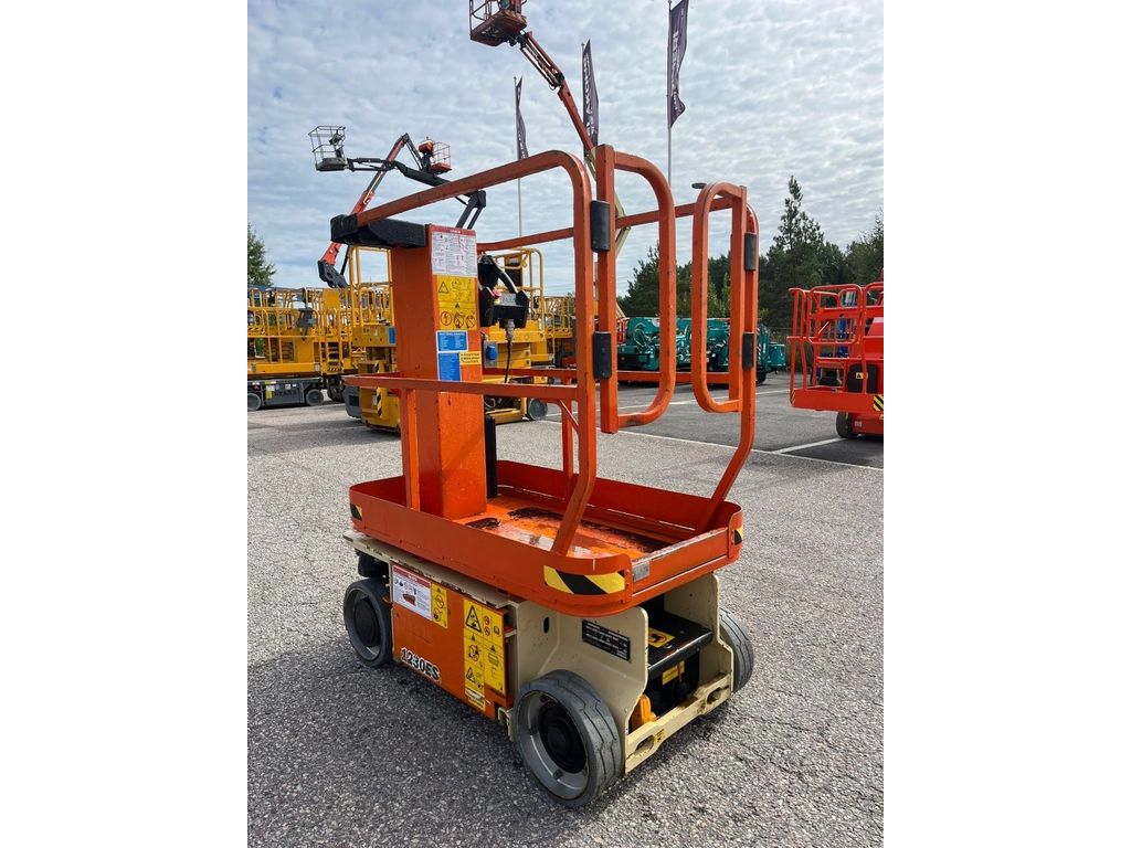 jlg-1230-es,c1b13155.jpg