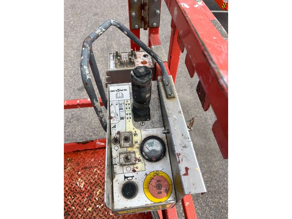 skyjack-sj-6832-rte,6bb9f880.jpg