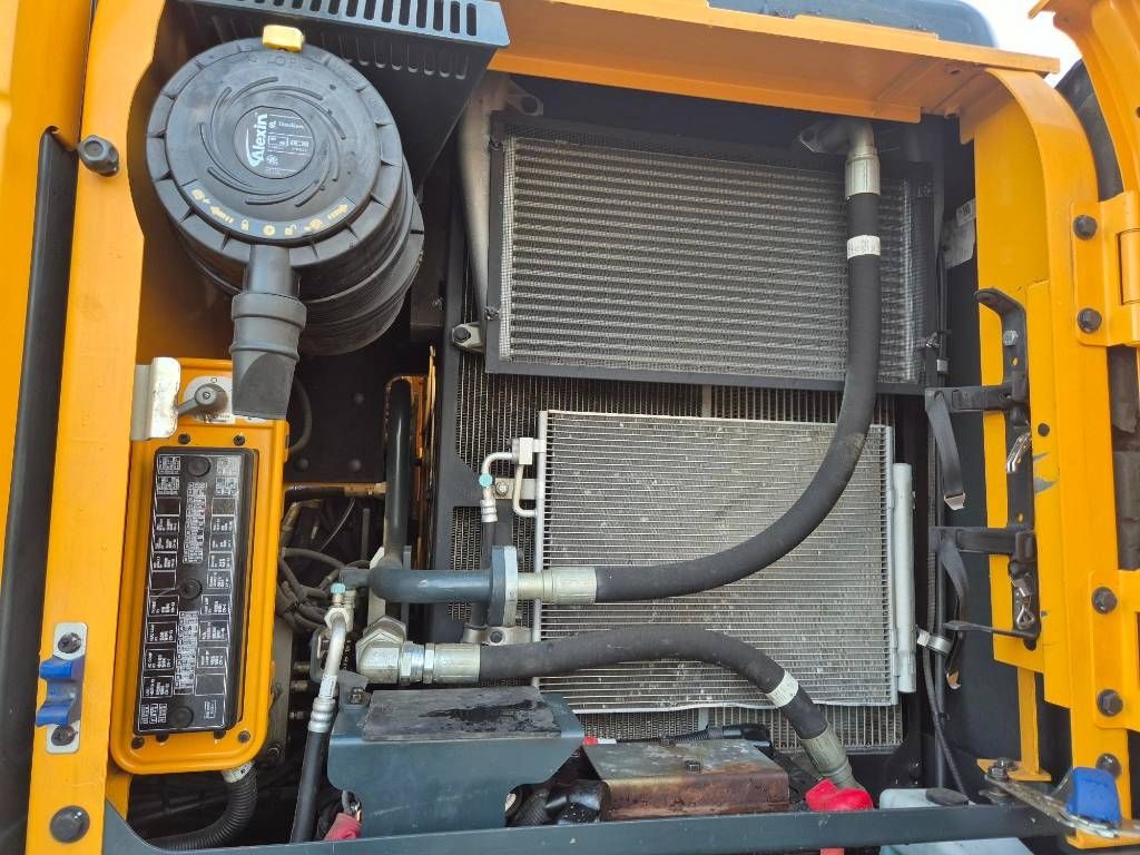 hyundai-hx-140-hwc,02a381e9.jpg