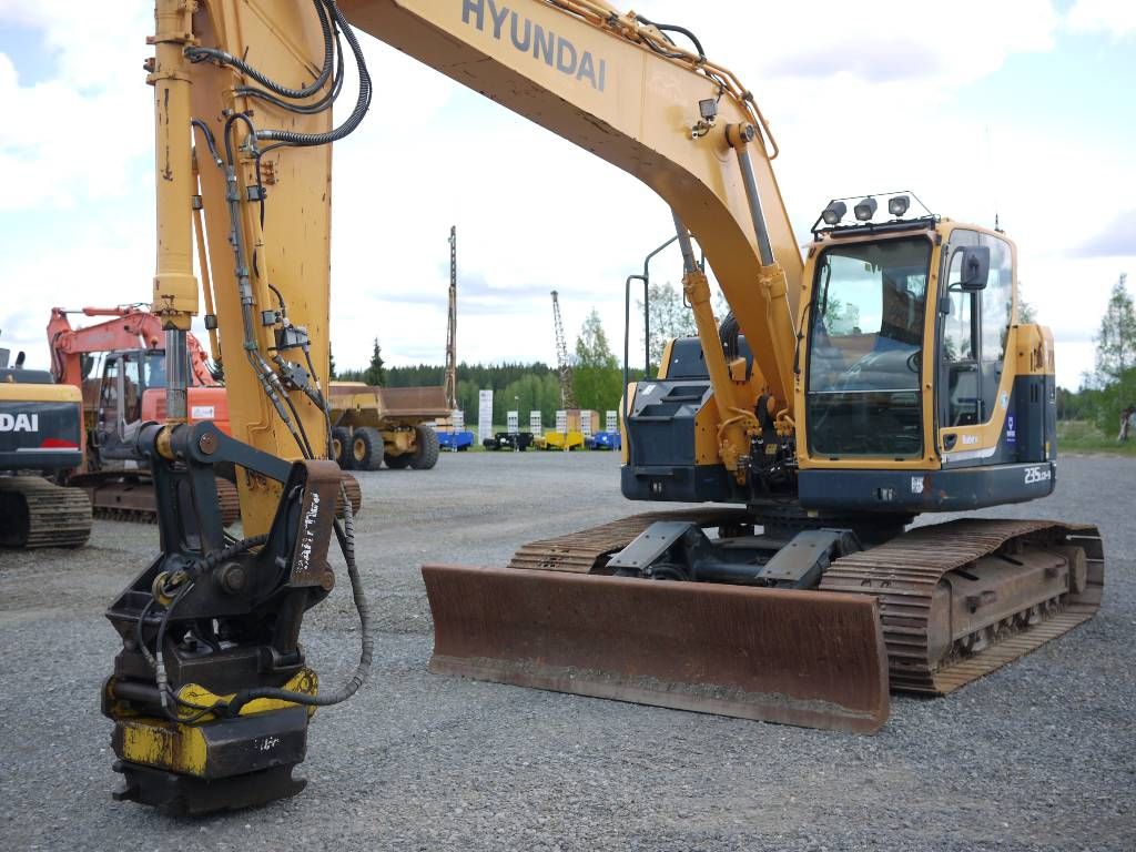 hyundai-r-235-lcrd-9,bad8a882.jpg