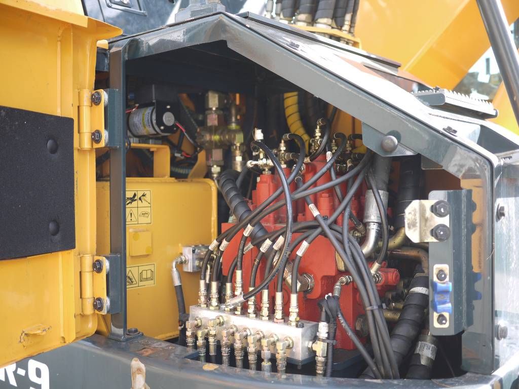 hyundai-r-235-lcrd-9,08769e07.jpg