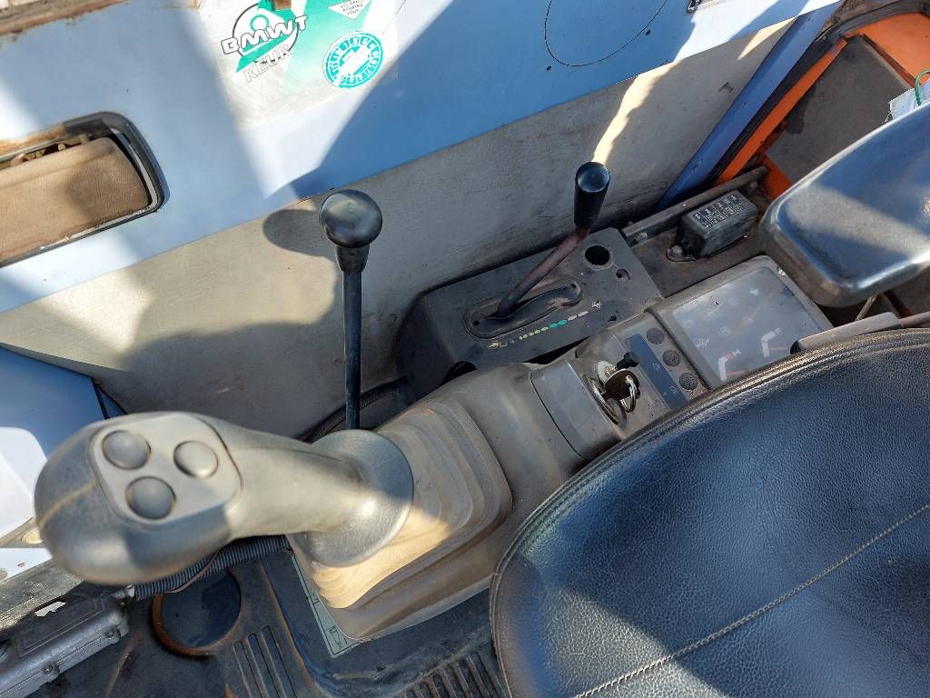 hitachi-ex-22-2,f4207dc7.jpg