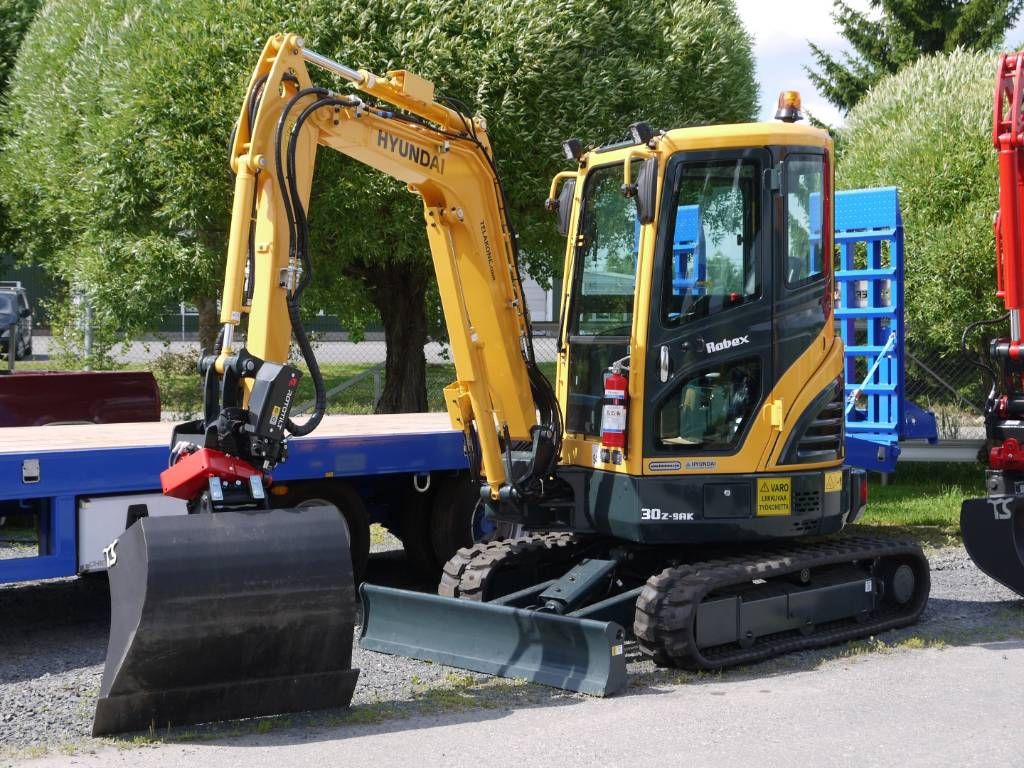 hyundai-r-30z-9ak,54b5c7ef.jpg