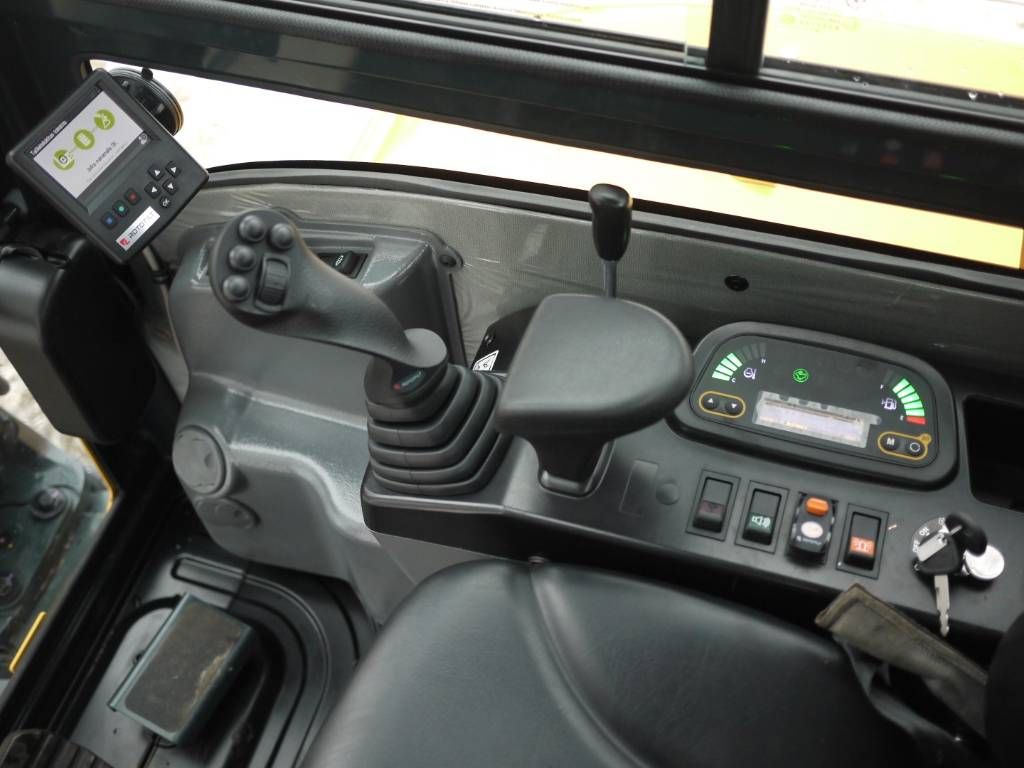 hyundai-r-35-z-9-uusi-varustel,16b39227.jpg