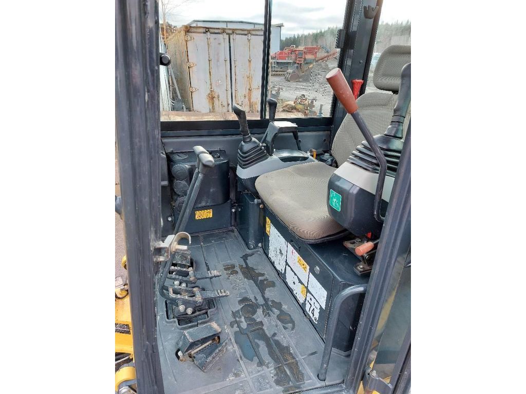 komatsu-pc-26-mr-3,59063dbf.jpg
