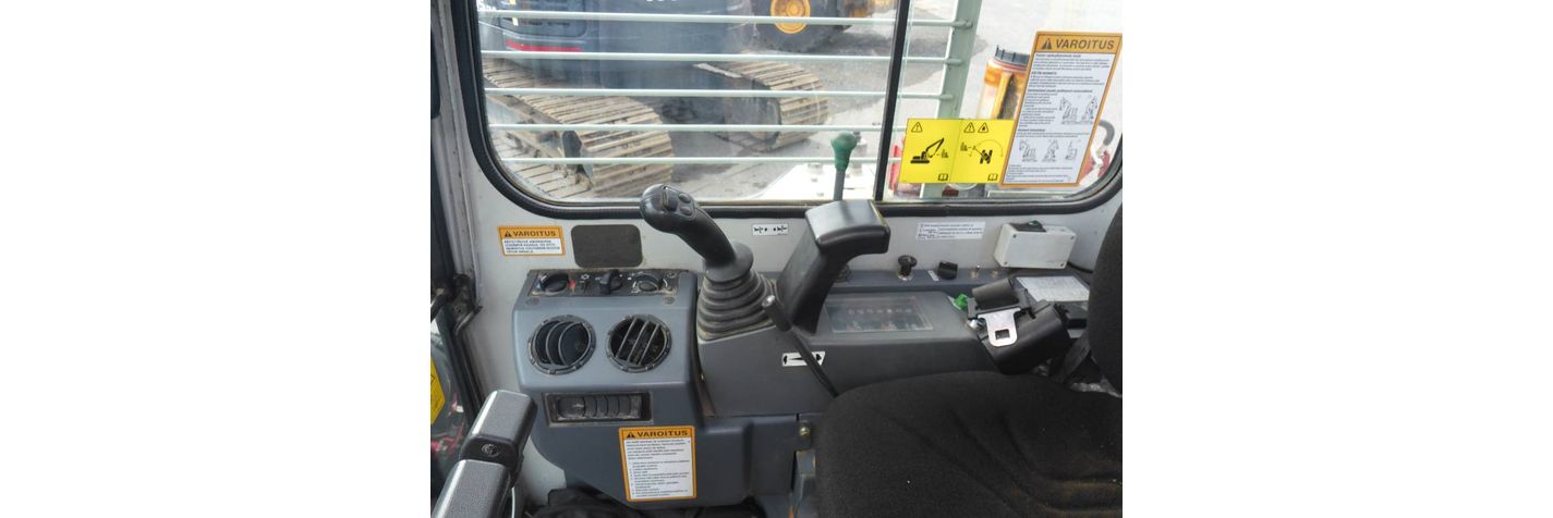 takeuchi-tb-153-fr,3d900ee6.jpg