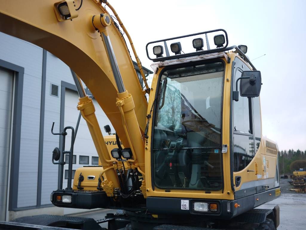 hyundai-r-170w-9,cf79438d.jpg