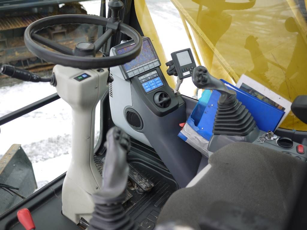 komatsu-pw-160-8,b233750d.jpg