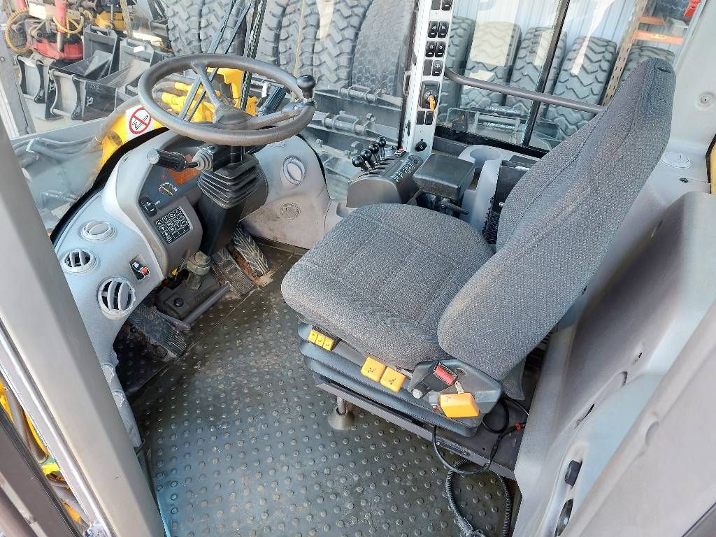 volvo-l-90-g,47bc7834.jpg