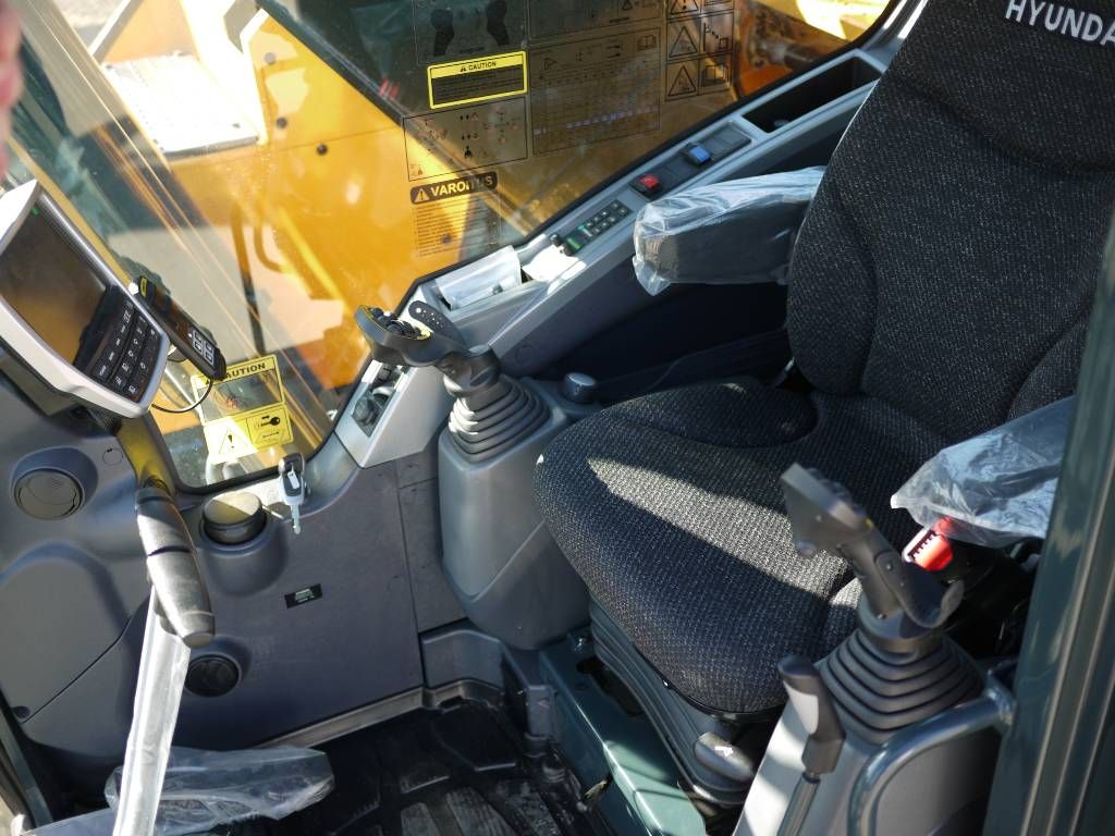 hyundai-hx-235-alcr,32f3cd8b.jpg