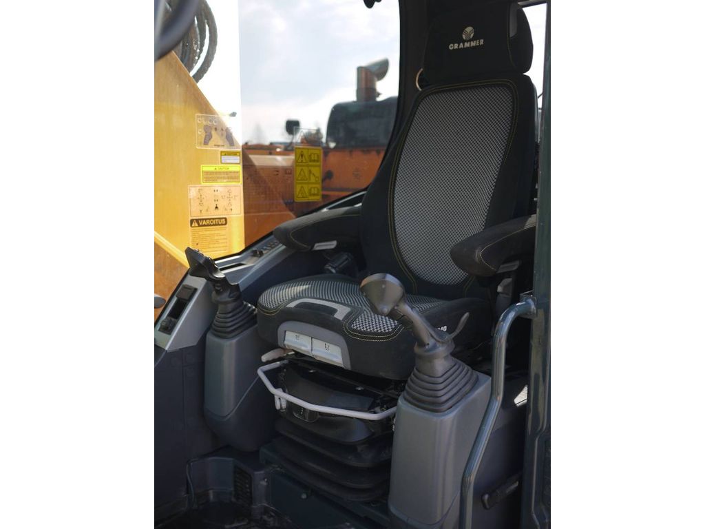 hyundai-hx-235-lcr,d1116a79.jpg