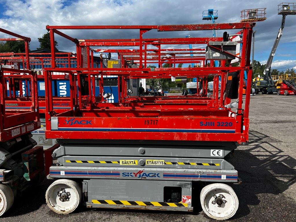 skyjack-sj-3220,e7a05ccd.jpg