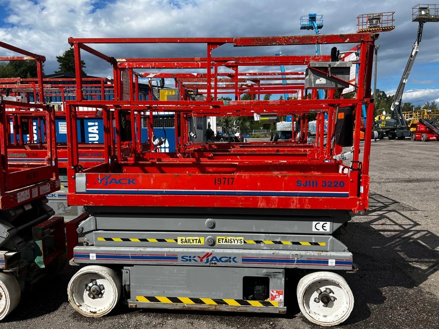 SkyJack SJ 3220