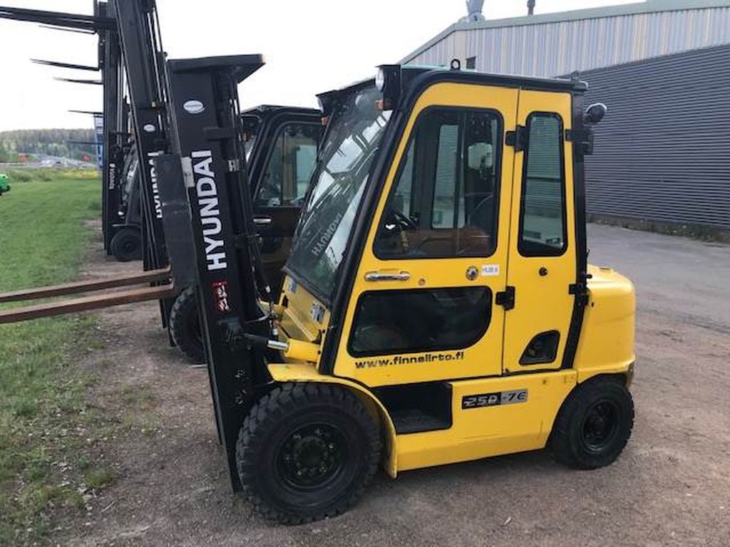 hyundai-25d-7e,f0bc7189.jpg