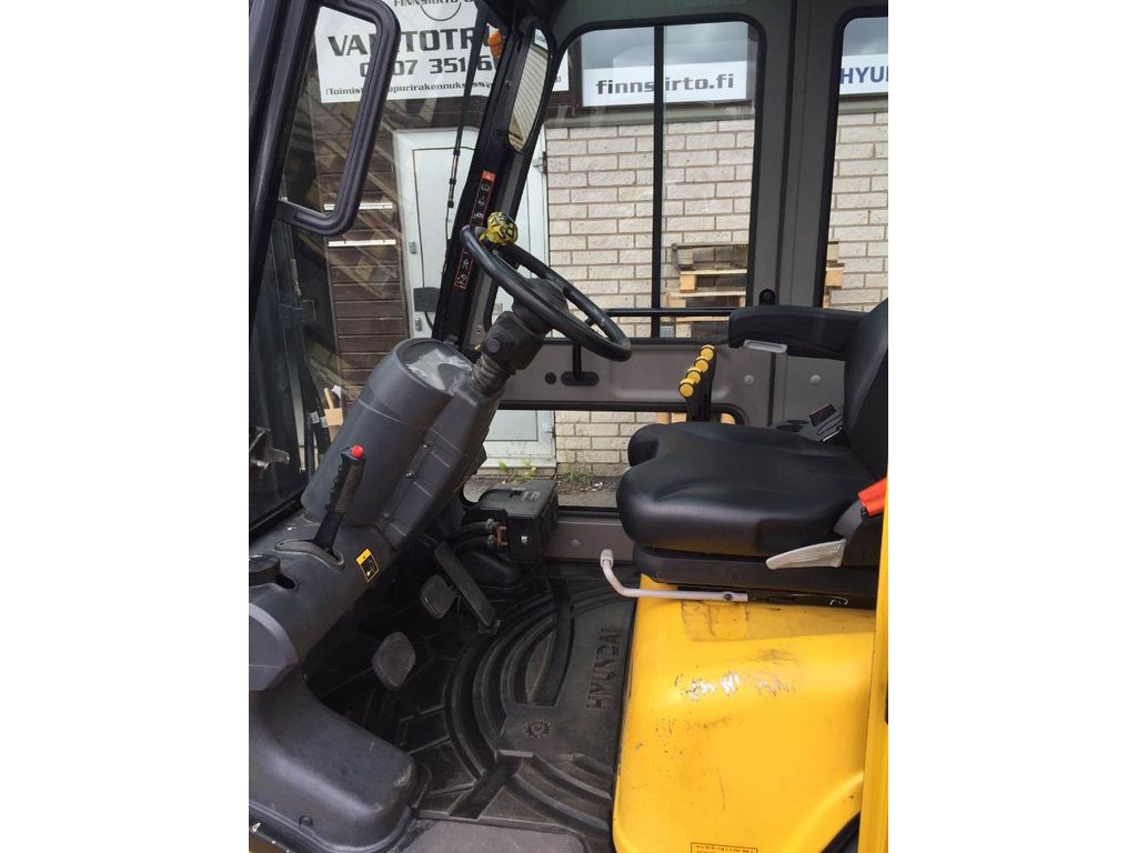hyundai-33d-7e,96cf02b3.jpg