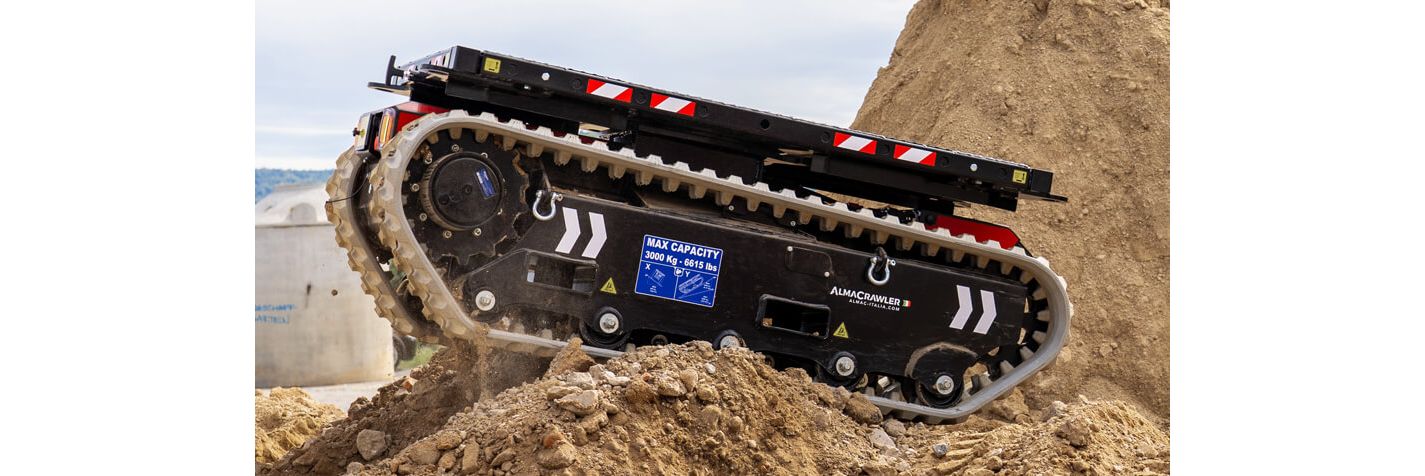 Tela-alustainen kuljetin Alma Crawler Multi-Loader 3.0 RT on suunniteltu erityisen haastaviin maastoihin.
