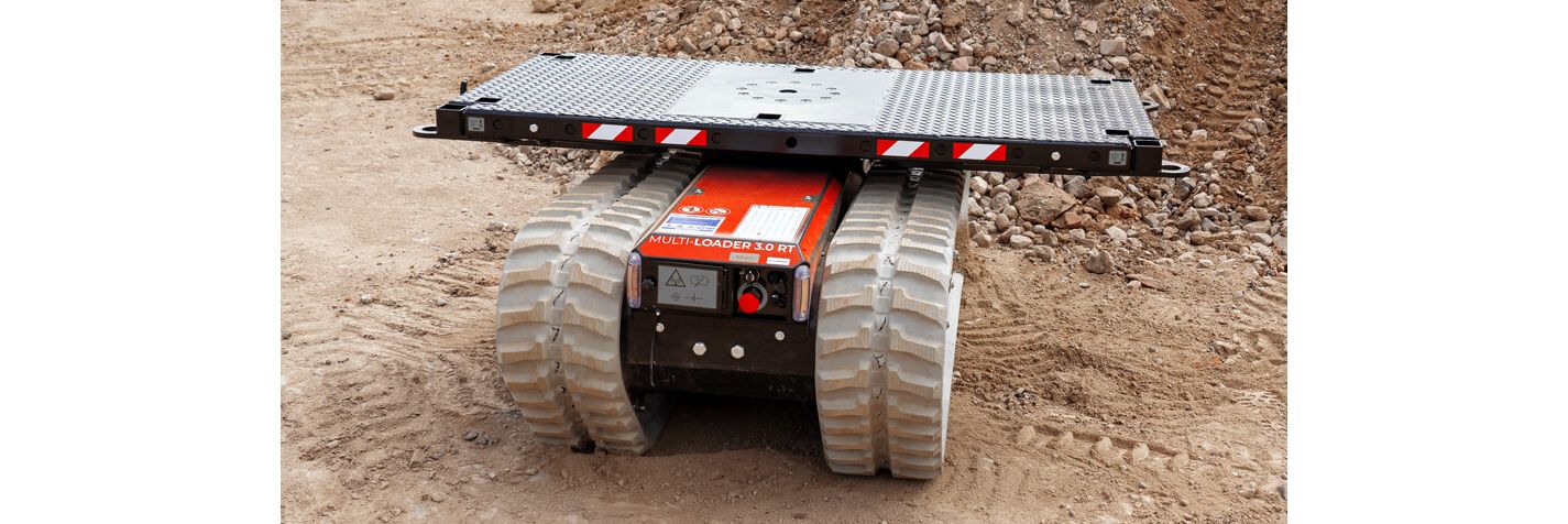 Tela-alustaisen Alma Crawler Multi-Loader 3.0 RT -kuljettimen kuormalevy on kääntyvää mallia.