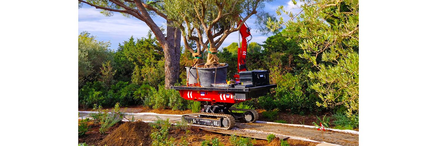 Tela-alustainen kuljetin Alma Crawler Multi-Loader 6.0 BL on tehokas työkone viherrakentamiseen.