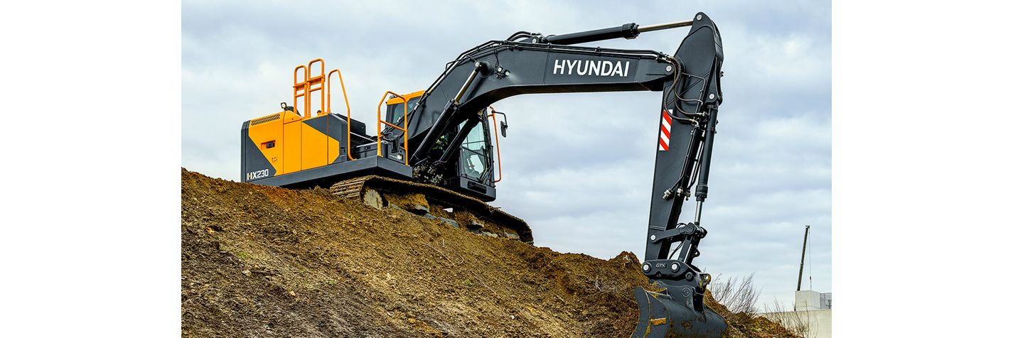 Telakaivinkone Hyundai HX 230 kaivuutöissä
